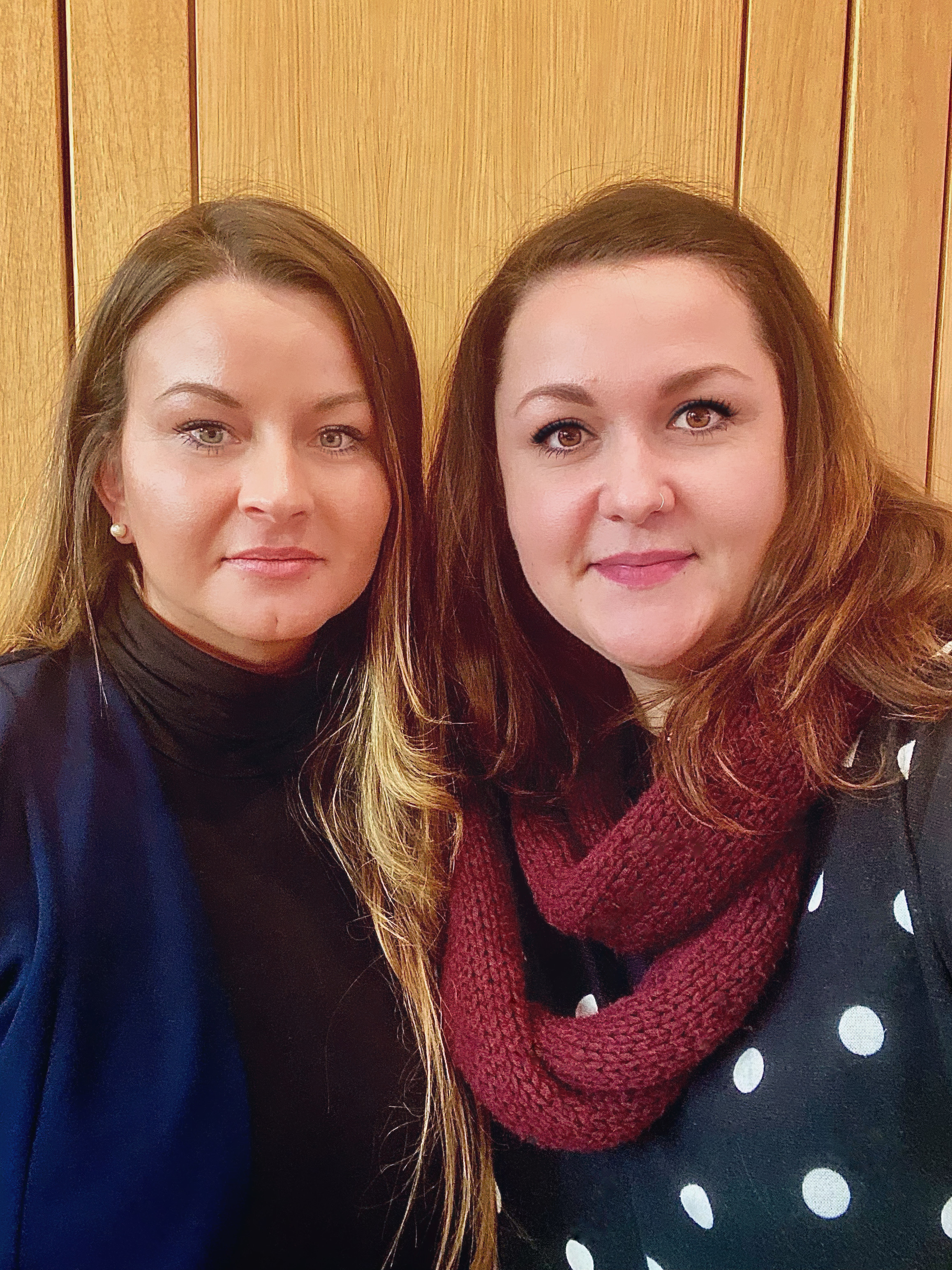 Teamfoto Nordhäuser Büro für Leichte Sprache, v.l. Alexandra Hartung, Victoria Peinemann